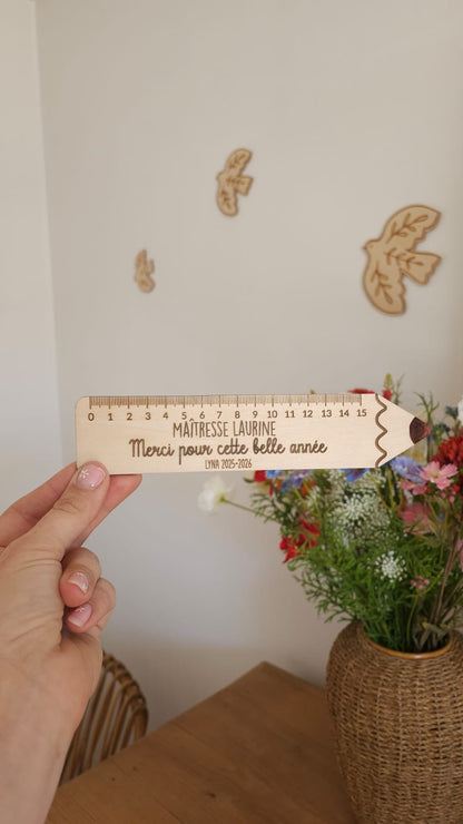 Règle en bois